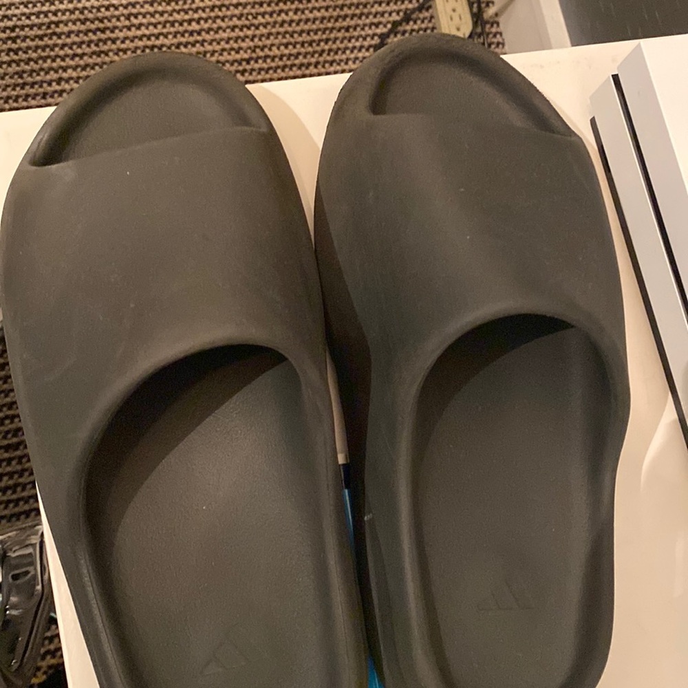 Yeezy slides size 10 men’s